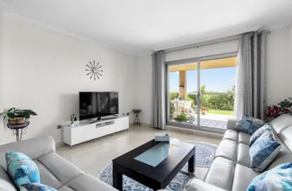 Apartamento de 2 dormitorios en Estepona, Spain No. 782