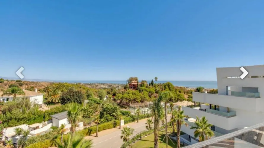 Dúplex de 3 dormitorios en Estepona, Spain No. 525 № 1