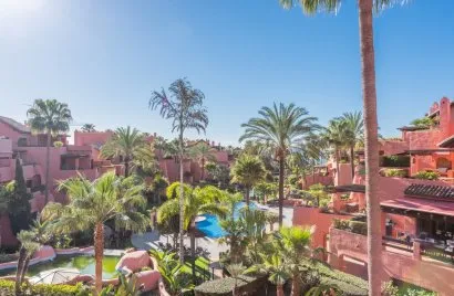 Dúplex de 3 dormitorios en Estepona, Spain No. 243