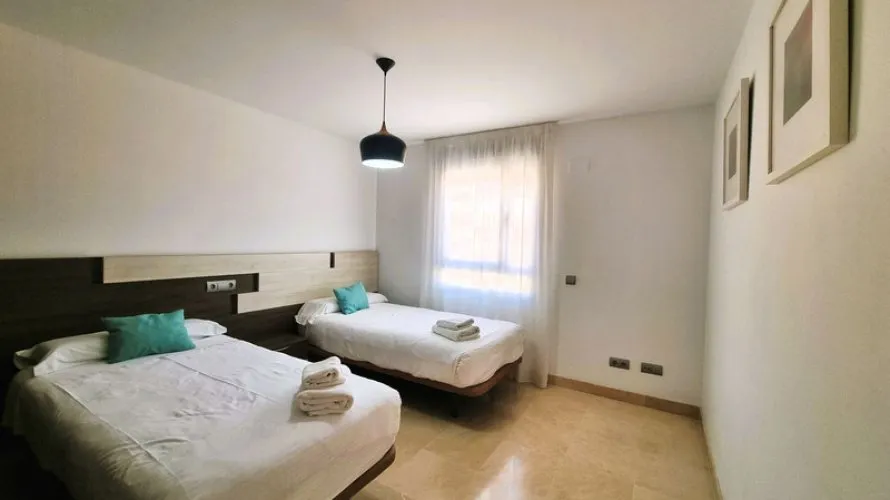 Apartamento de 3 dormitorios en Cortes (San Pedro De Alcantara), Spain No. 676 № 4