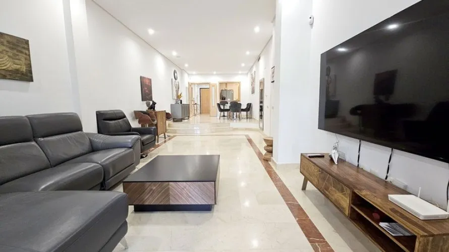 Apartamento de 3 dormitorios en Marbella, Spain No. 798 № 3