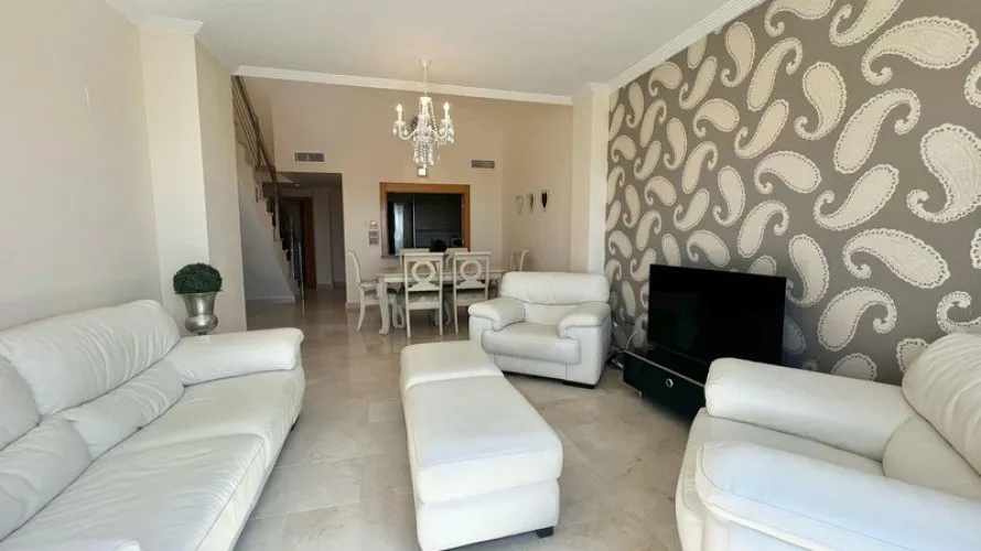 Dúplex de 4 dormitorios en Estepona, Spain No. 640 № 7