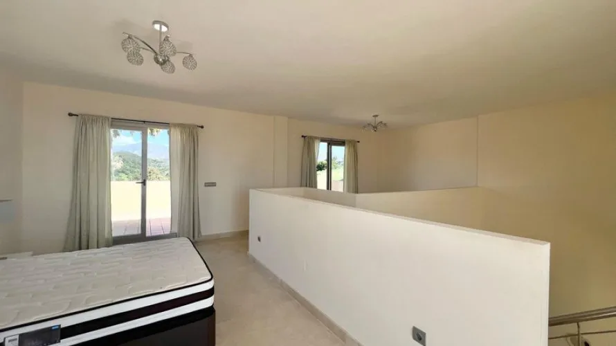 Dúplex de 4 dormitorios en Estepona, Spain No. 640 № 19