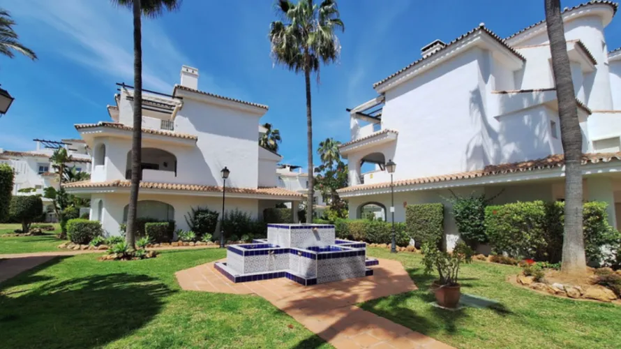 Apartamento de 2 dormitorios en Nueva Andalucía, Spain No. 641