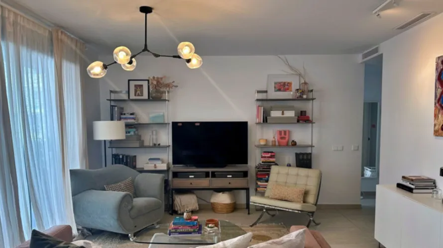 Apartamento de 3 dormitorios en Cortes (San Pedro De Alcantara), Spain No. 791 № 14