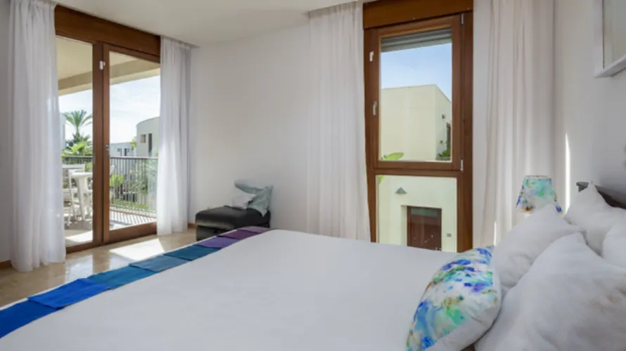 Apartamento de 3 dormitorios en Marbella, Spain No. 386 № 12
