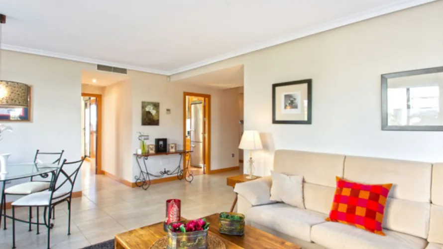 Apartamento de 2 dormitorios en Estepona, Spain No. 694 № 19