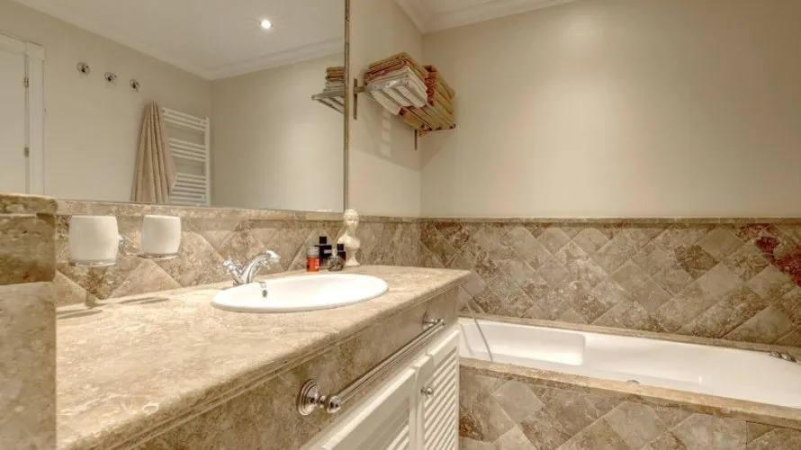 Apartamento de 2 dormitorios en Estepona, Spain No. 653 № 23