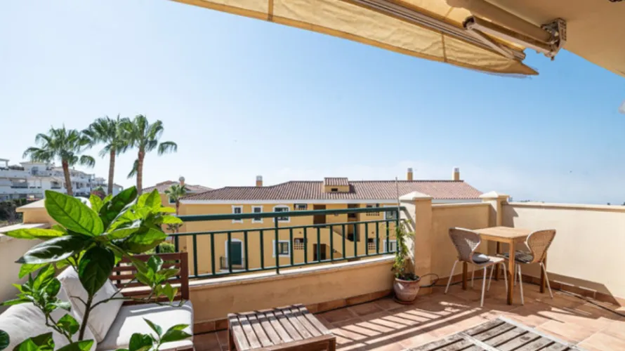 Apartamento de 2 dormitorios en Benalmádena, Spain No. 775 № 3