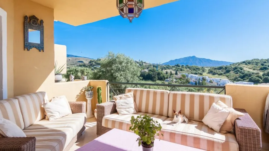 Apartamento de 2 dormitorios en Estepona, Spain No. 400