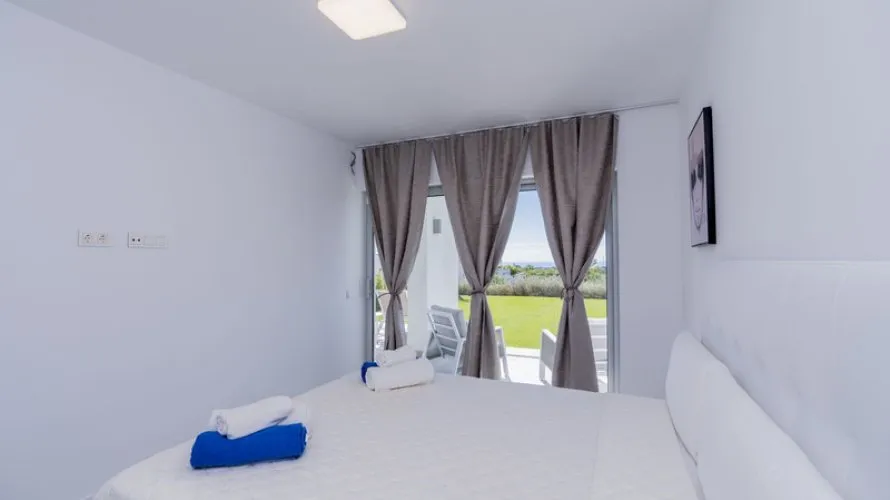 Apartamento de 2 dormitorios en Estepona, Spain No. 655 № 22