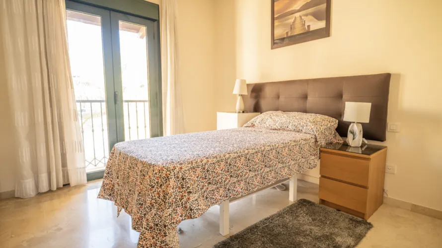 Apartamento de 2 dormitorios en Estepona, Spain No. 451 № 5