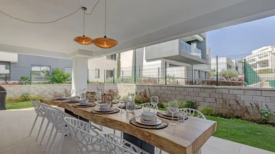 Apartamento de 2 dormitorios en Estepona, Spain No. 647 № 2