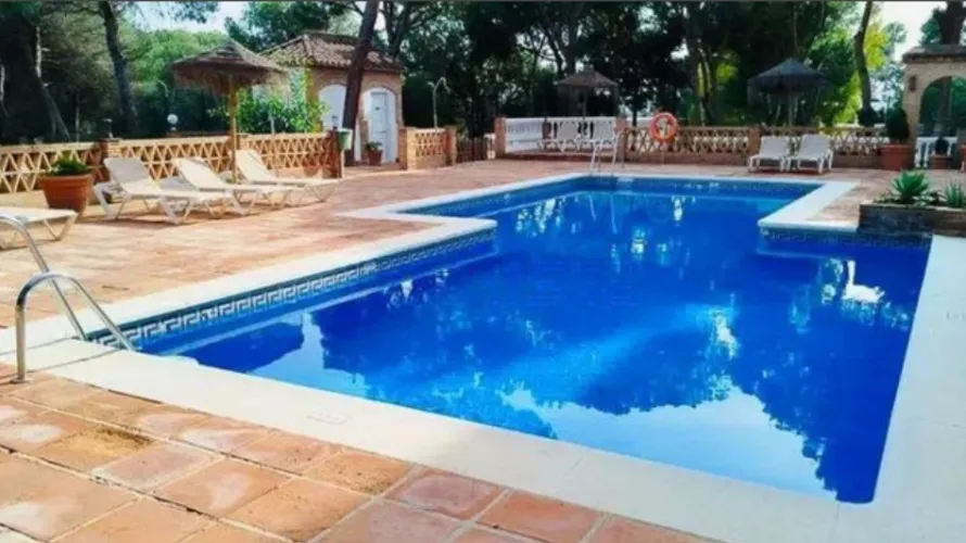 Apartamento de 2 dormitorios en Nueva Andalucía, Spain No. 615 № 2