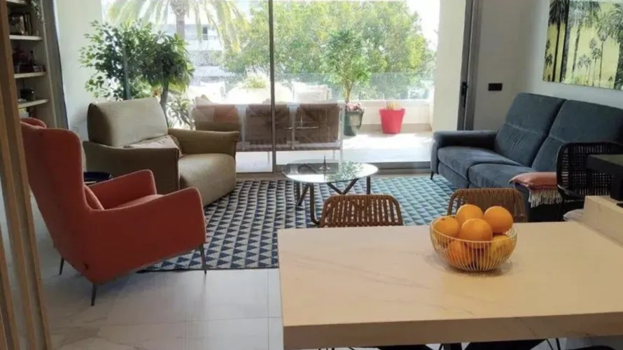 Apartamento de 3 dormitorios en Cortes (San Pedro De Alcantara), Spain No. 719 № 14