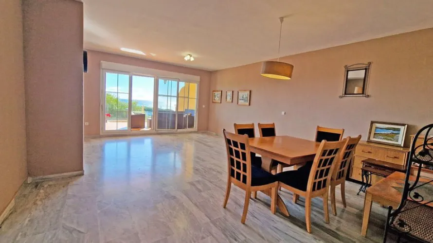 Apartamento de 3 dormitorios en Marbella, Spain No. 623 № 12