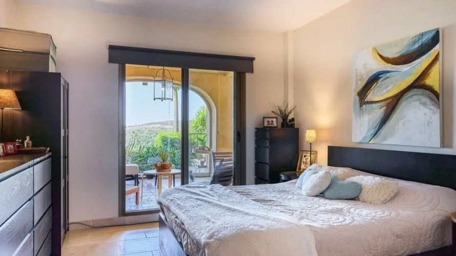 Apartamento de 3 dormitorios en Benahavís, Spain No. 673 № 19