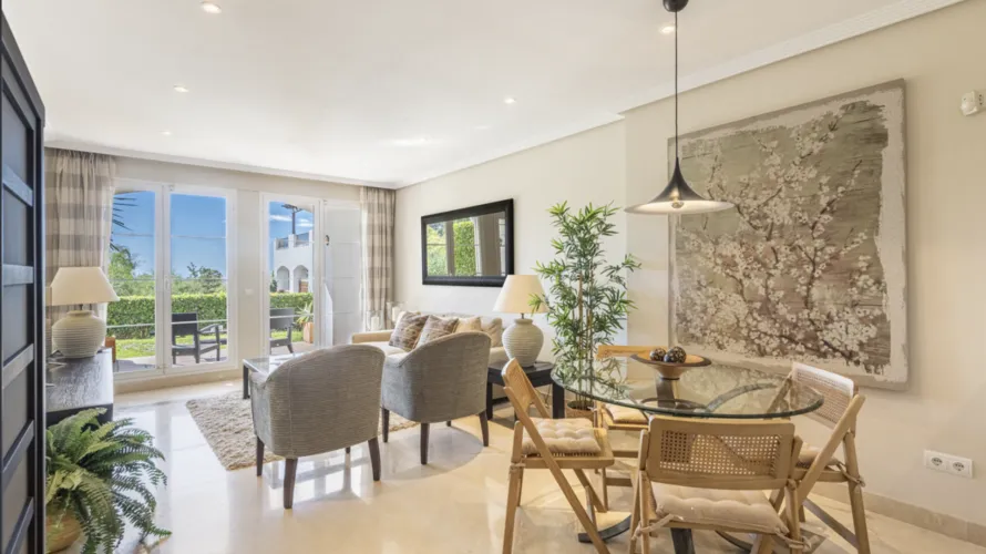 Apartamento de 3 dormitorios en Benahavís, Spain No. 480 № 2