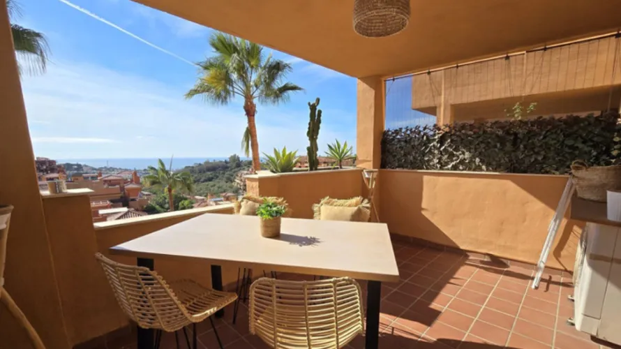 Apartamento de 2 dormitorios en Marbella, Spain No. 727 № 1