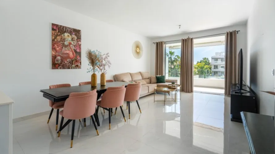 Apartamento de 2 dormitorios en Estepona, Spain No. 648 № 12