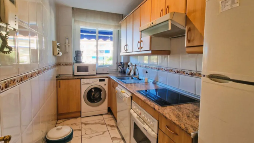 Apartamento de 2 dormitorios en Marbella, Spain No. 793 № 10