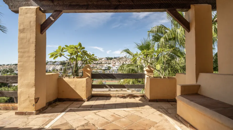 Apartamento de 2 dormitorios en Estepona, Spain No. 451