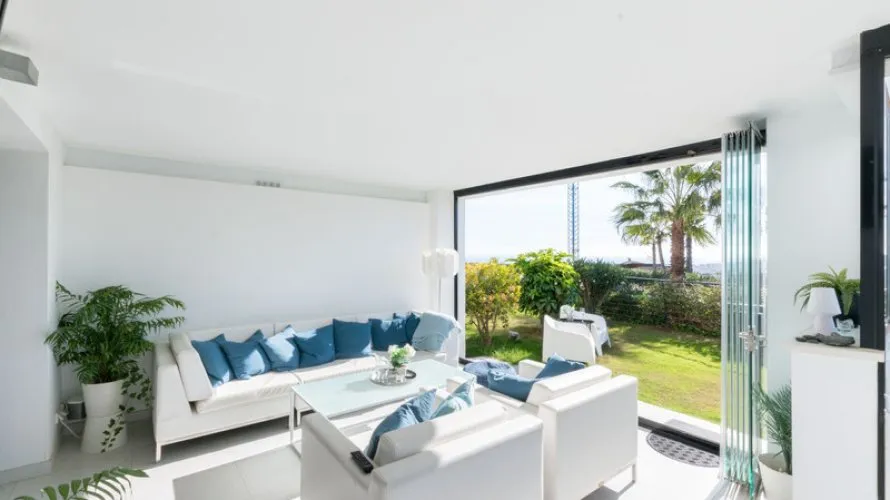 Apartamento de 4 dormitorios en Estepona, Spain No. 302 № 11