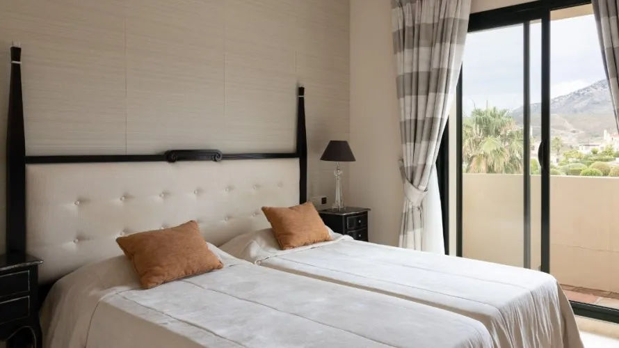 Dúplex de 4 dormitorios en Benahavís, Spain No. 180 № 1