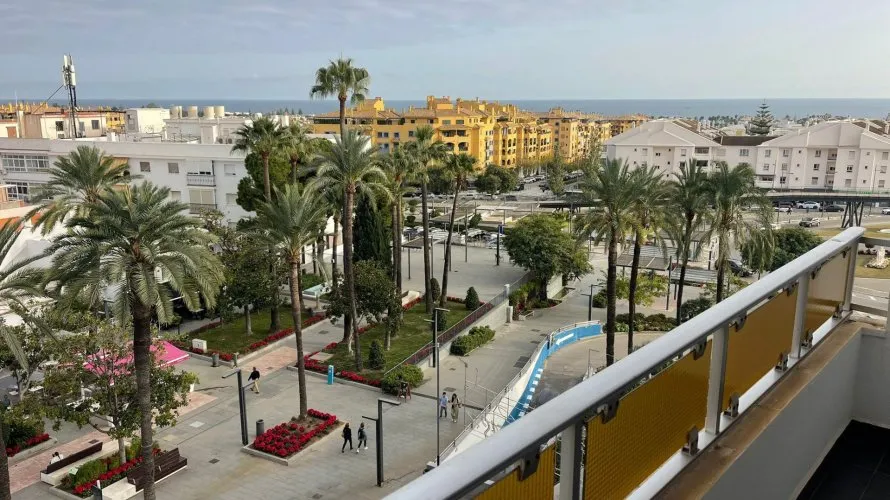 Apartamento de 3 dormitorios en Cortes (San Pedro De Alcantara), Spain No. 567 № 3