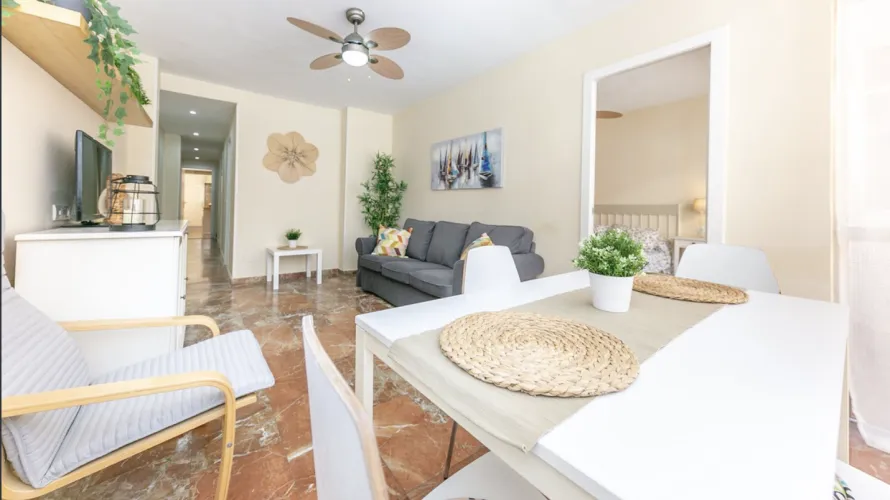 Apartamento de 2 dormitorios en Fuengirola, Spain No. 461 № 2