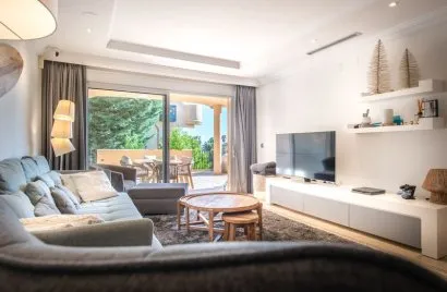 Apartamento de 3 dormitorios en Nueva Andalucía, Spain No. 301