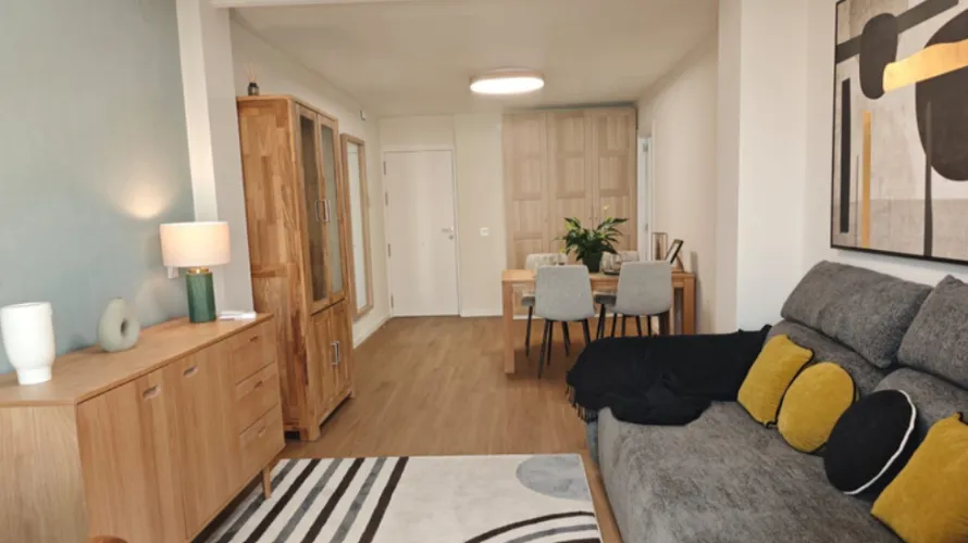 Apartamento de 3 dormitorios en Cortes (San Pedro De Alcantara), Spain No. 802