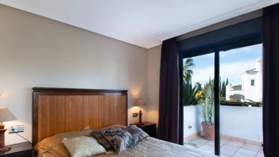 Apartamento de 2 dormitorios en Estepona, Spain No. 694 № 12