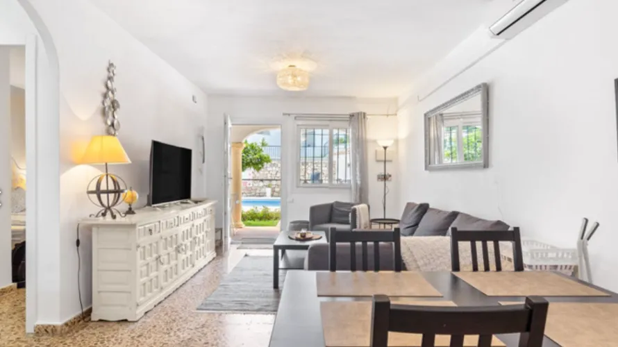 Apartamento de 2 dormitorios en Fuengirola, Spain No. 687 № 3