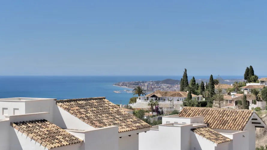 Apartamento de 3 dormitorios en Benalmádena, Spain No. 714 № 11