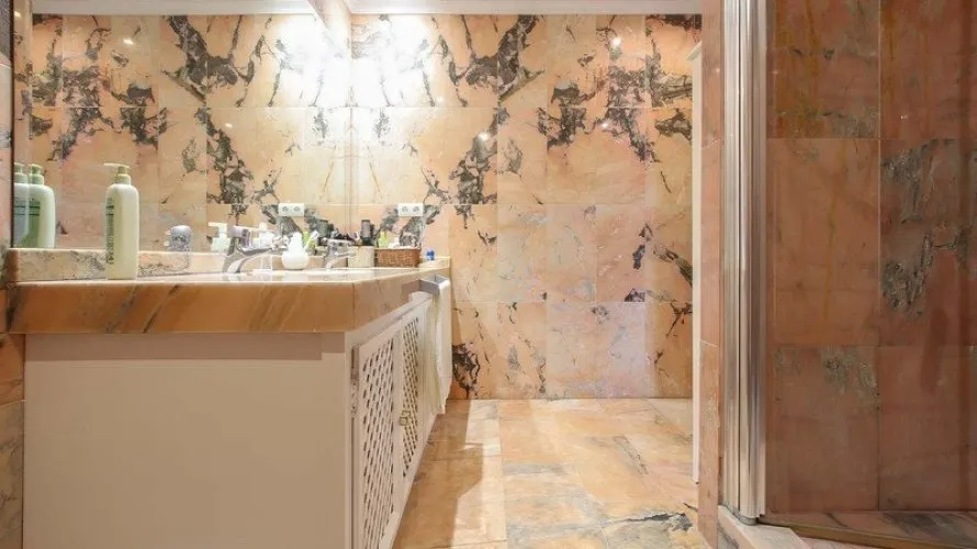 Apartamento de 3 dormitorios en Nueva Andalucía, Spain No. 323 № 10