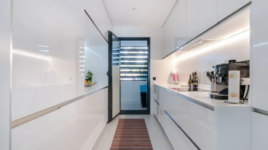 Apartamento de 4 dormitorios en Estepona, Spain No. 302 № 20