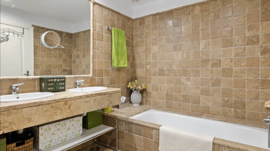 Apartamento de 2 dormitorios en Estepona, Spain No. 520 № 16