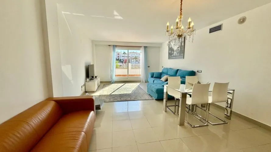 Apartamento de 2 dormitorios en Cortes (San Pedro De Alcantara), Spain No. 479 № 5