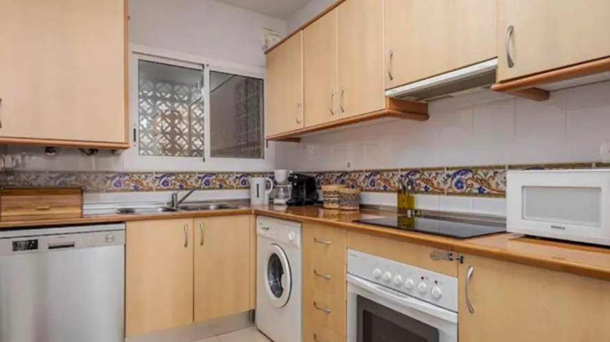 Apartamento de 2 dormitorios en Marbella, Spain No. 601 № 11