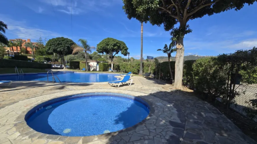 Apartamento de 2 dormitorios en Marbella, Spain No. 727 № 21
