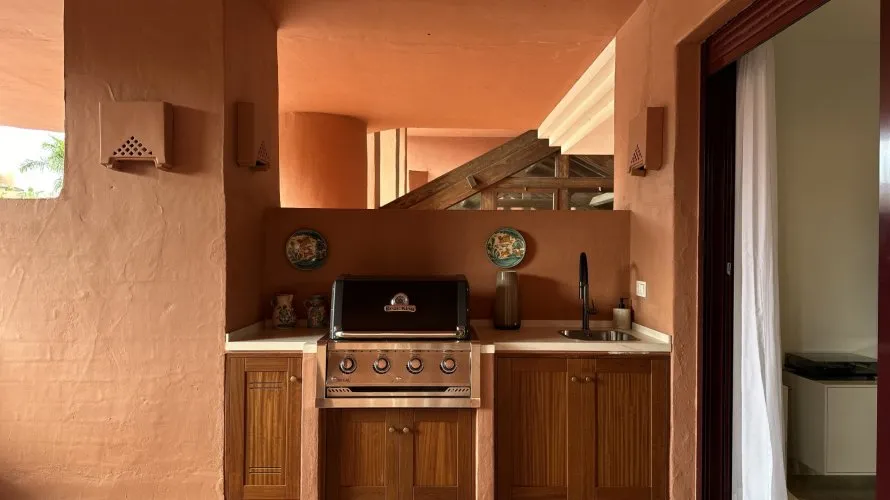 Apartamento de 4 dormitorios en Estepona, Spain No. 227