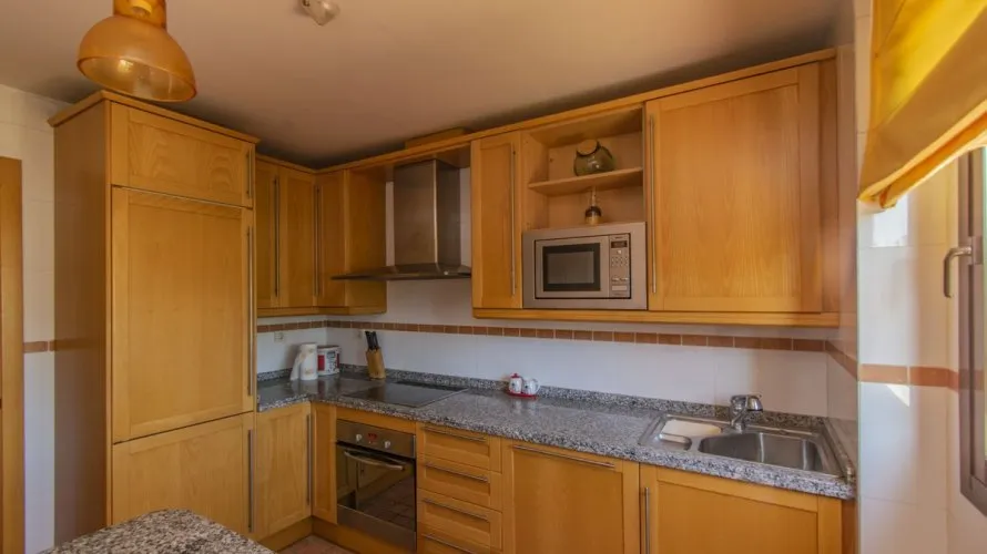 Apartamento de 3 dormitorios en Estepona, Spain No. 664 № 6