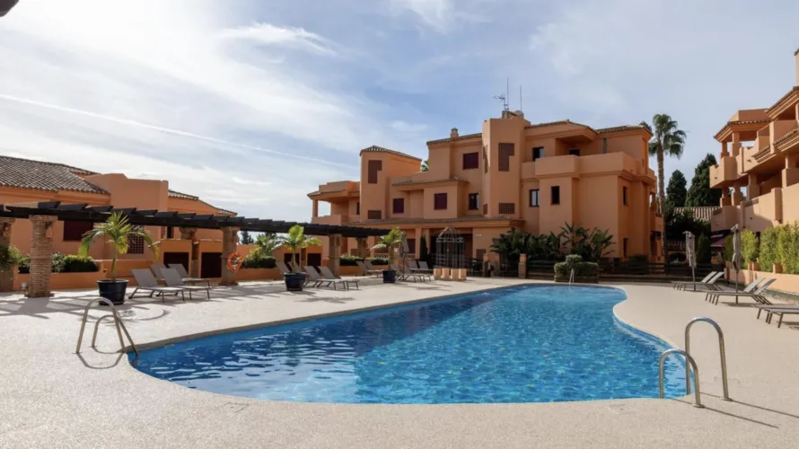 Apartamento de 78m² en Estepona, Spain No. 450 № 2