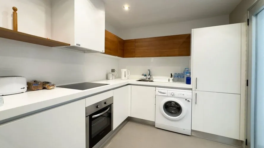 Apartamento de 3 dormitorios en Cortes (San Pedro De Alcantara), Spain No. 261 № 10