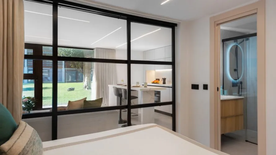 Apartamento de 2 dormitorios en Cortes (San Pedro De Alcantara), Spain No. 336 № 1