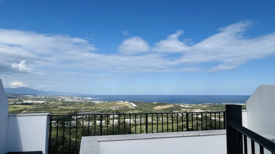 Ático de 2 dormitorios en Estepona, Spain No. 703 № 1