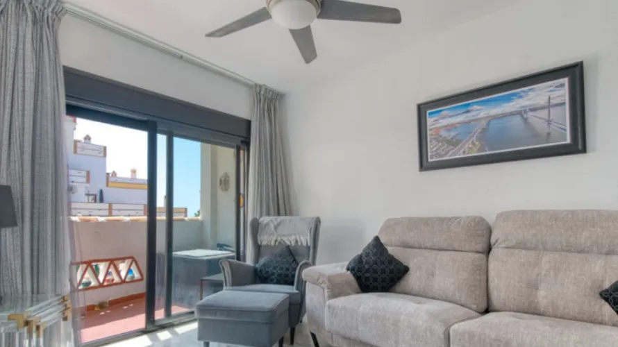 Apartamento de 2 dormitorios en Mijas Costa, Spain No. 763 № 24