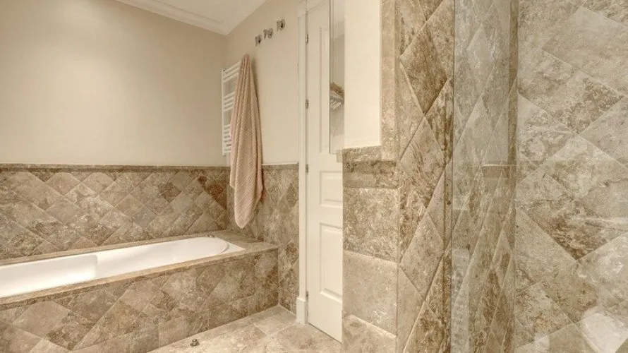 Apartamento de 2 dormitorios en Estepona, Spain No. 653 № 25