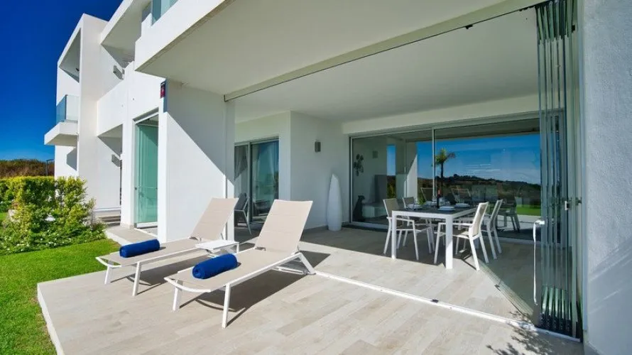 Apartamento de 2 dormitorios en Estepona, Spain No. 655 № 3